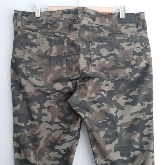 FRANKIE & STELLA Camo Capri Crop Casual Pants Green Sz 18 - Picture 7 of 10